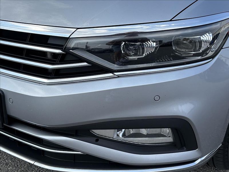Volkswagen Passat 2,0 TDi140kW,Matrix,ACC,Kamera - fotka 40 z 45