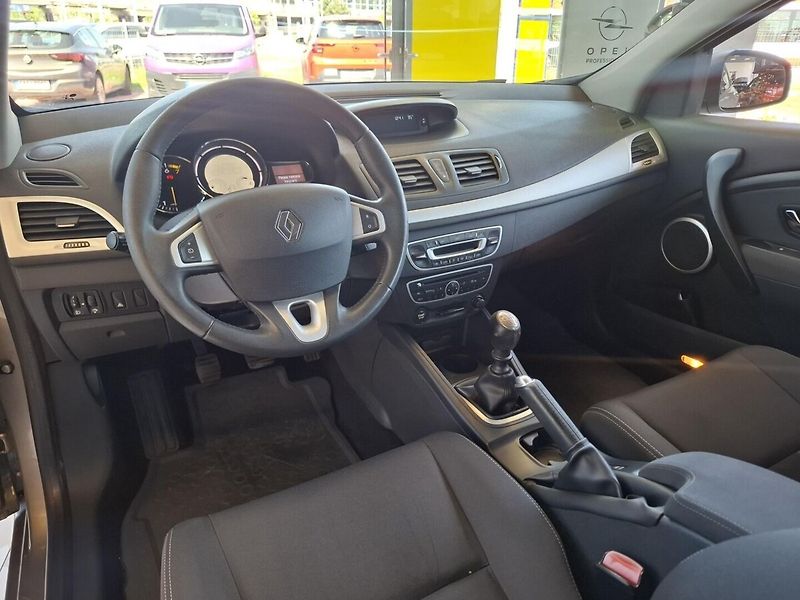 Renault Mégane 1.6 16V 81KW 2012 - fotka 8 z 12