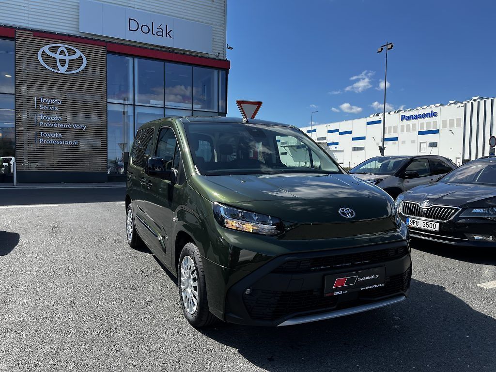 Toyota ProAce City Verso 1.5D 6MT Business ODBĚR 8/2026
