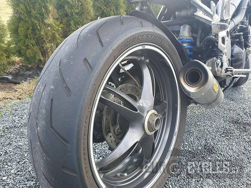Triumph Speed Triple (2006) - fotka 7 z 9