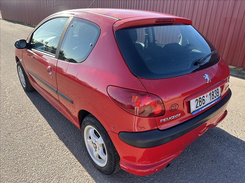 Peugeot 206 1,4 HDi SERVIS VSTŘIKY ROZVODY - fotka 8 z 27