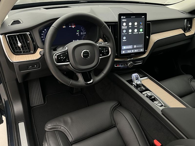 Volvo XC60 (2026) T6 AWD PLUS BRIGHT AUT - fotka 4 z 47