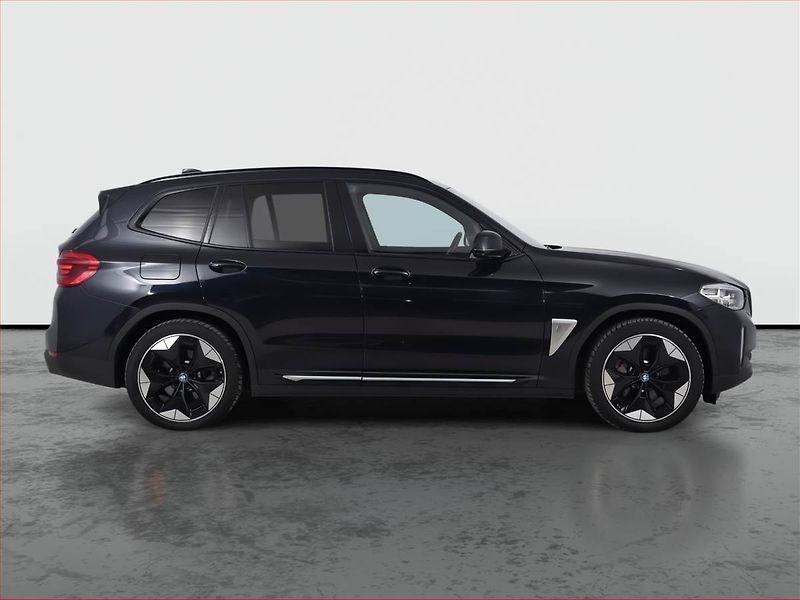 BMW iX3 (2021) 80 kWh - fotka 6 z 27