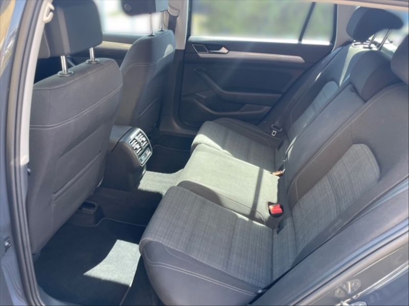 Volkswagen Passat 2,0 TDI 110 Business - fotka 8 z 11