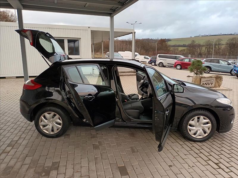 Renault Mégane 1,6 16V,81KW,KLIMA,PARKING,KOL - fotka 9 z 39