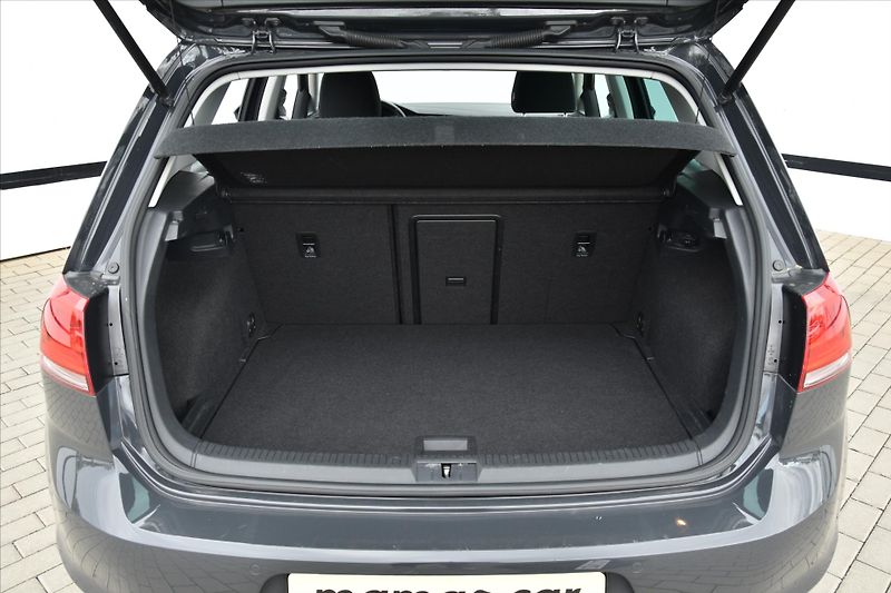 Volkswagen Golf 2.0TDi 110kW LOUNGE SERVIS.KN. - fotka 12 z 24