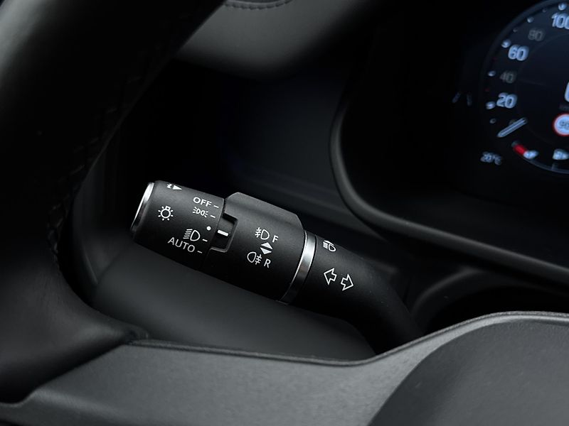 Land Rover Defender 110 P425 X-DYNAMIC REZERVACE - fotka 21 z 50