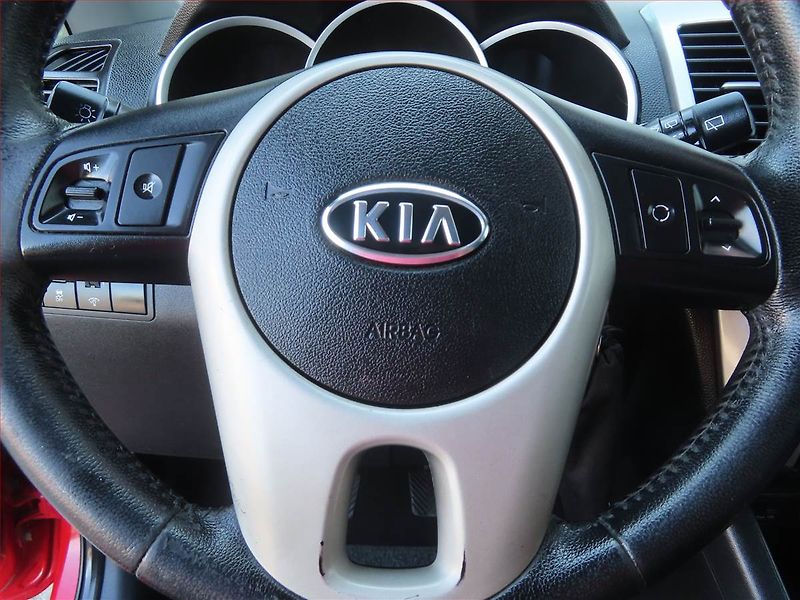 Kia Venga (2010) 1.4 CRDi, nová STK - fotka 17 z 17