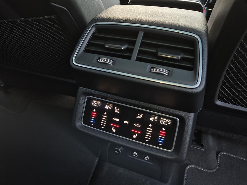 Audi e-tron 55 QUATTRO 300kw SOH 100 % - fotka 46 z 52