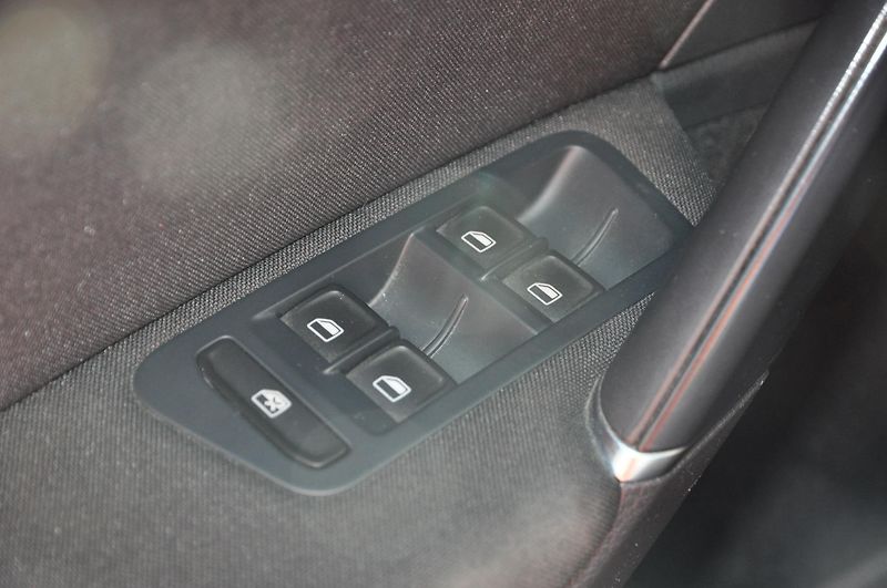 Volkswagen Golf VII 1.2TSi  - fotka 16 z 17