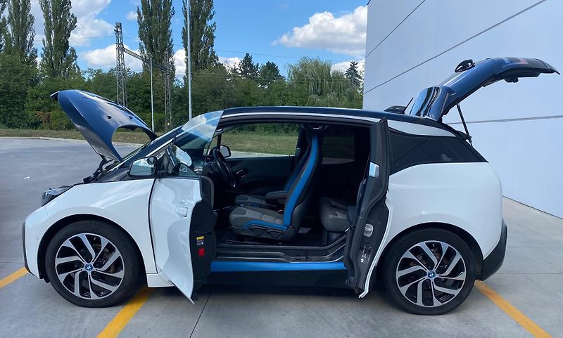 BMW i3 (2021) 120 Ah 2021 - fotka 4 z 19