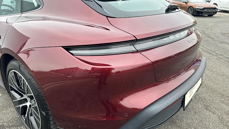 Porsche Taycan Sport Turismo - fotka 14 z 29