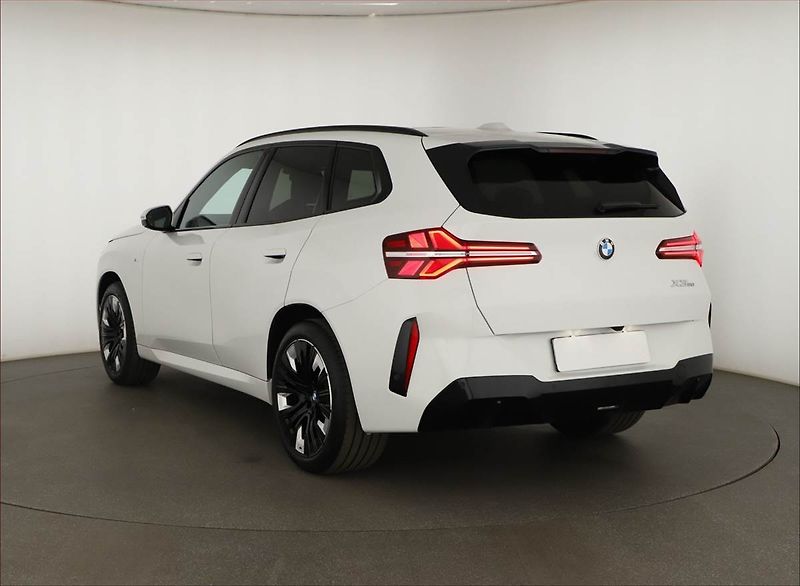 BMW X3 (2025) 20 xDrive, 360°, HUD, Tažné - fotka 4 z 31