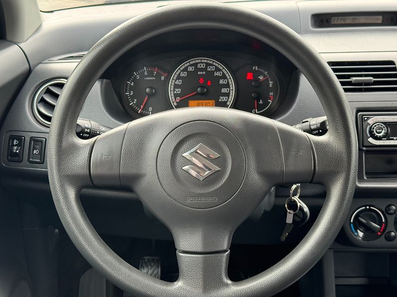 Suzuki Swift (2009) 1,3 i 66 Kw 4x4 - fotka 16 z 28