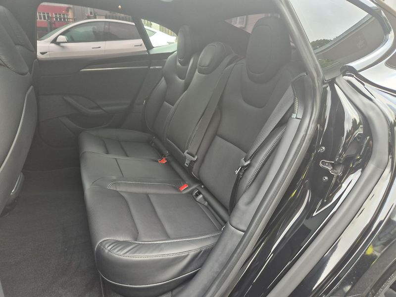 Tesla Model S PLAID PERFORMANCE - fotka 41 z 47