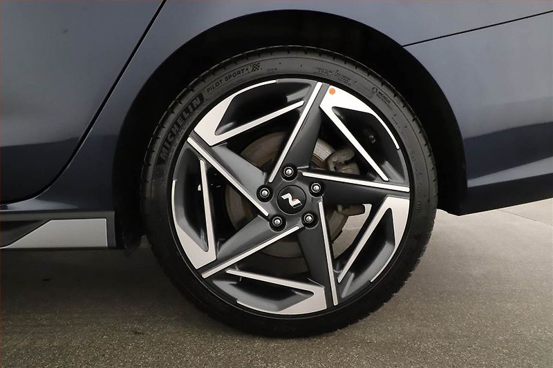 Hyundai i30 (2025) 1.5 T-GDI MHEV 48V, N-Line - fotka 12 z 18
