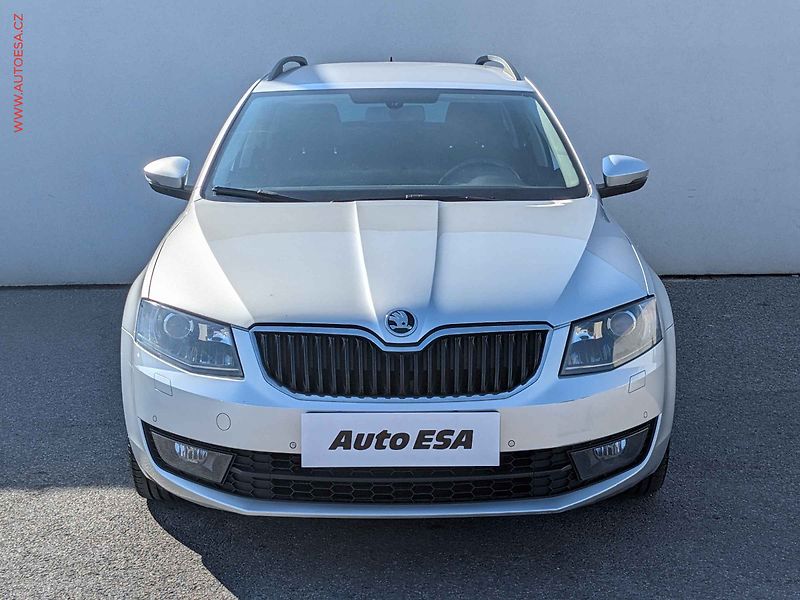 Škoda Octavia (2013) 1.6TDi, ČR, Elegance, bixen - fotka 2 z 15