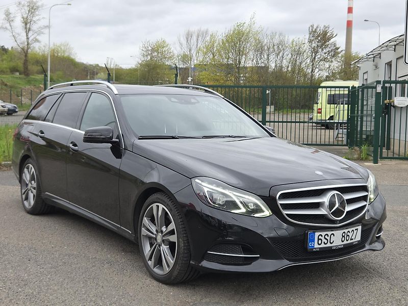 Mercedes-Benz Třídy E (2013) 350BLUETEC 4MATIC splátky všem - fotka 3 z 12