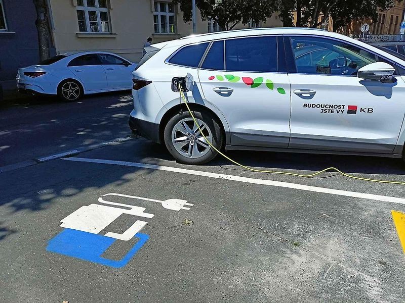 Nabíjecí stanice elektromobilů Praha 3 - Mahlerovy sady