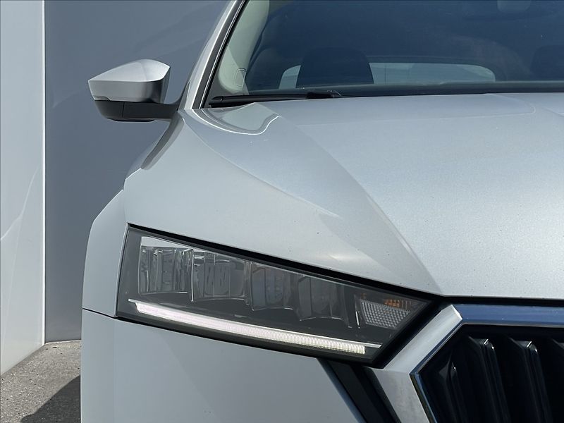 Škoda Octavia 2,0 TDI Combi Ambition Plus - fotka 21 z 23