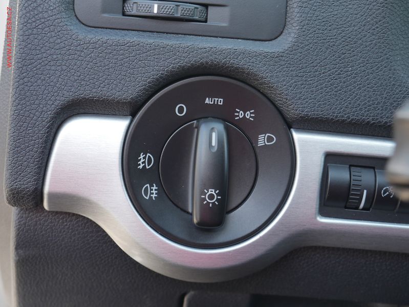 Škoda Octavia (2013) 2.0 TDI 4x4, ČR, Bixenon, AC - fotka 17 z 24