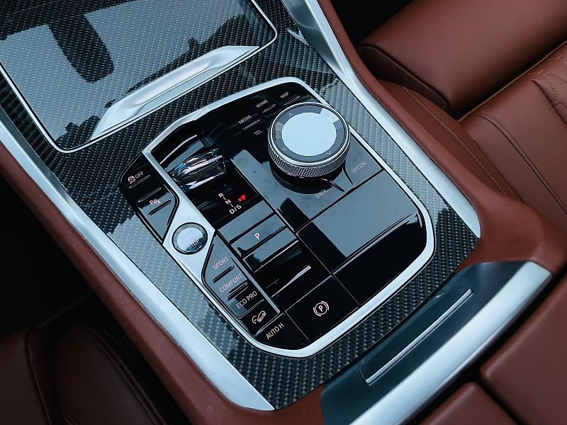 BMW X6 40D MSPORT 4x4 SERVISKA TAŽNÉ - fotka 43 z 58