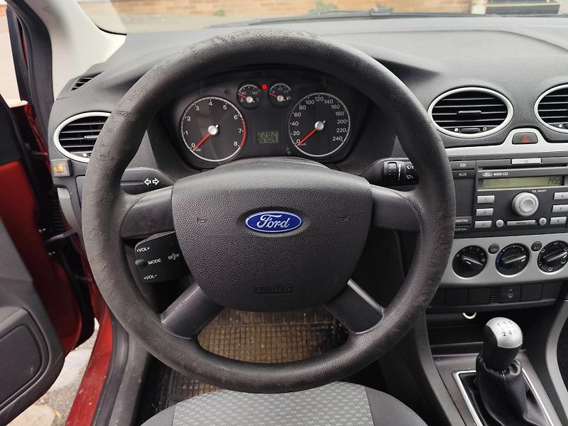 Ford Focus (2006) 1.6 74kW Trend - fotka 7 z 14