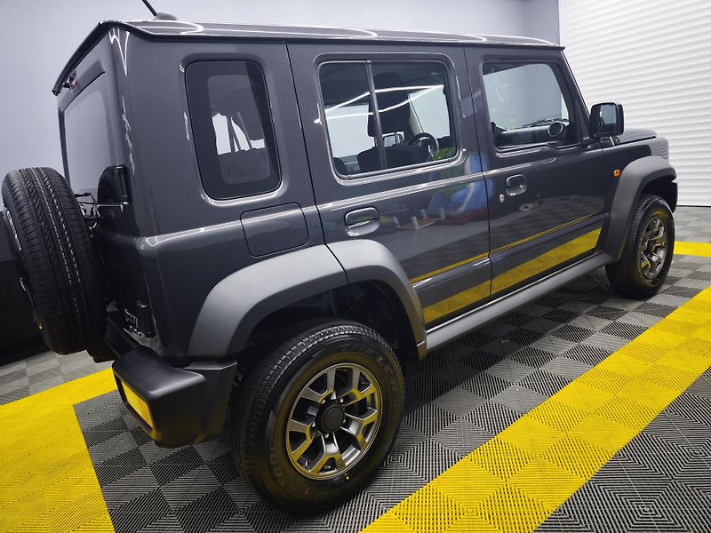 Suzuki Jimny (2025) 1.5 GLX AUTOMAT, 4X4 LONG - fotka 3 z 28