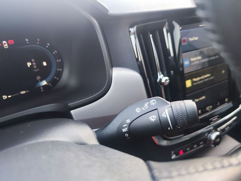 Volvo V90 B5 2.0/184kW Momentum Pro - fotka 31 z 39