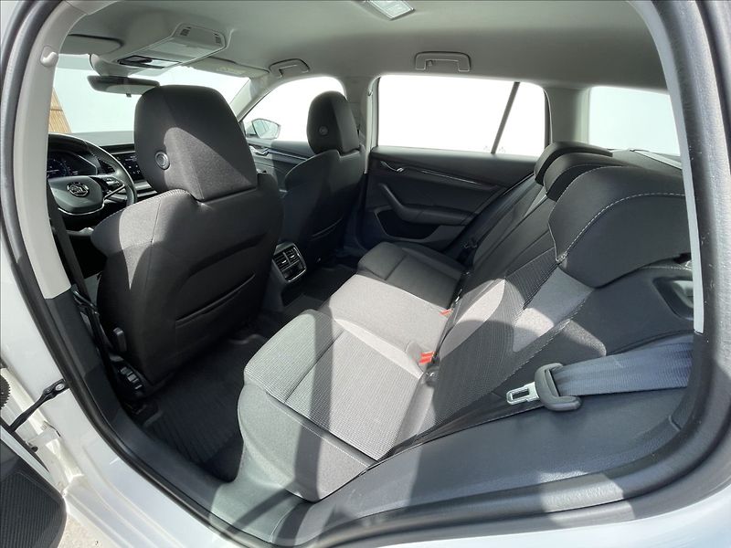 Škoda Octavia 2,0 TDI DSG Ambition Plus LED - fotka 16 z 22