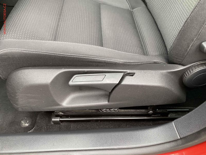 Volkswagen Golf (2010) 1.6 TDi, Team - fotka 14 z 18