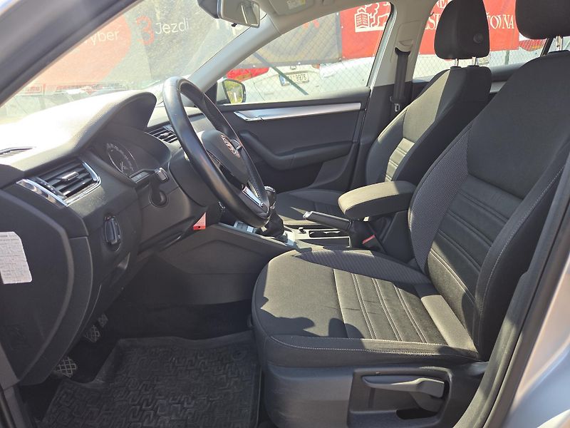 Škoda Octavia 1,6TDi kombi! na splátky VŠEM! - fotka 9 z 12