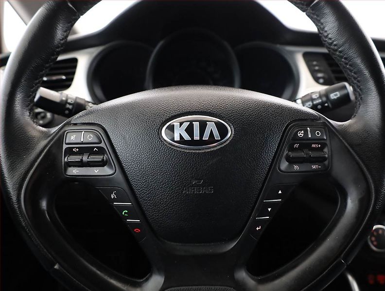 Kia Ceed (2018) 1.6 GDI, Serv.kniha, Tempomat - fotka 8 z 13