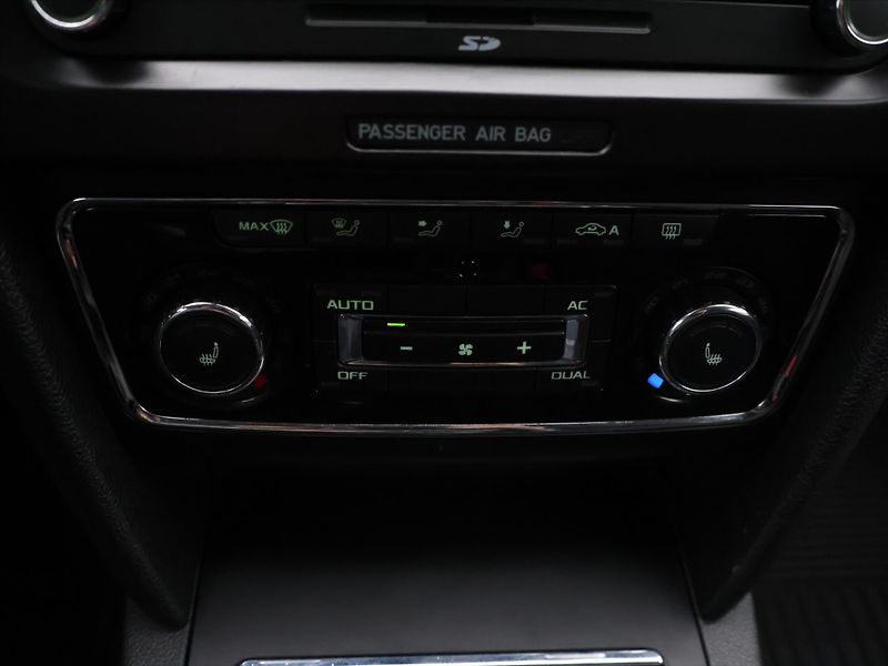 Škoda Superb 2.0 TDI 103kW CZ Xenon Tažné - fotka 18 z 26