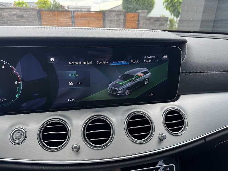 Mercedes-Benz Třídy E (2022) E 300de 4MATIC AMG Hybrid Tažn - fotka 20 z 28