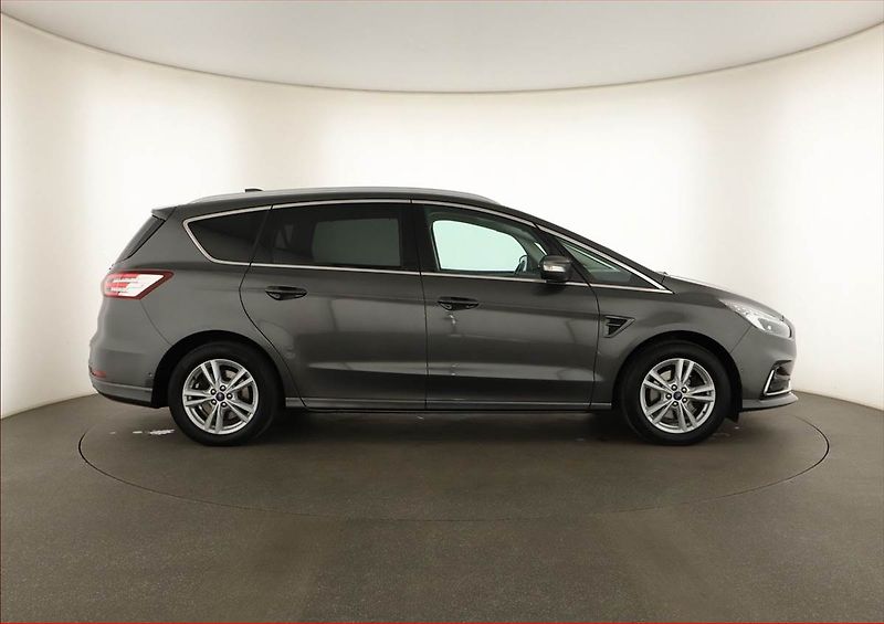 Ford S-MAX (2022) Titanium Hybrid - fotka 6 z 16