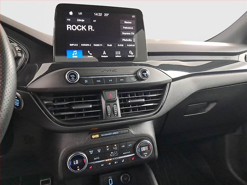 Ford Focus (2018) ST-Line 1.0 EcoBoost - fotka 12 z 22