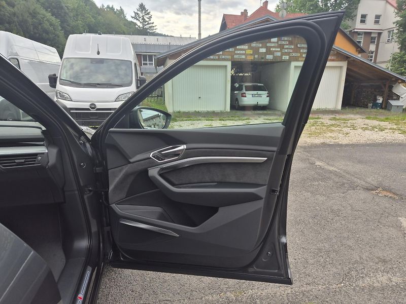 Audi e-tron SPORTBACK S 370kw SOH 96% - fotka 38 z 48