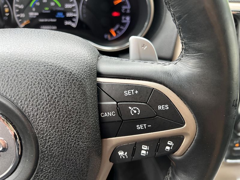 Jeep Grand Cherokee 3.0CRD SUMMIT AUTOMAT KŮŽE - fotka 19 z 47
