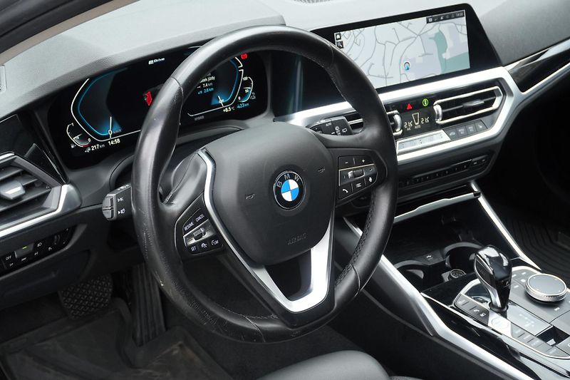 BMW Řada 3 330e xDrive, ACC, Tažné - fotka 16 z 39