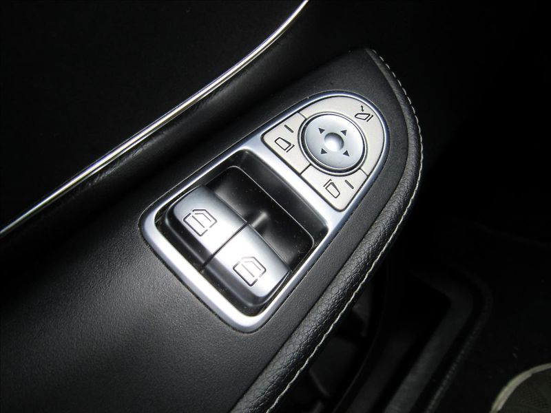 Mercedes-Benz Třídy V 2,1 V250 Avantgarde Long Autom - fotka 30 z 35
