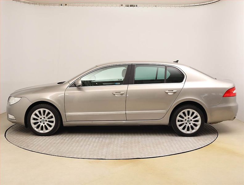 Škoda Superb (2013) 2.0 TDI, Tempomat - fotka 3 z 17