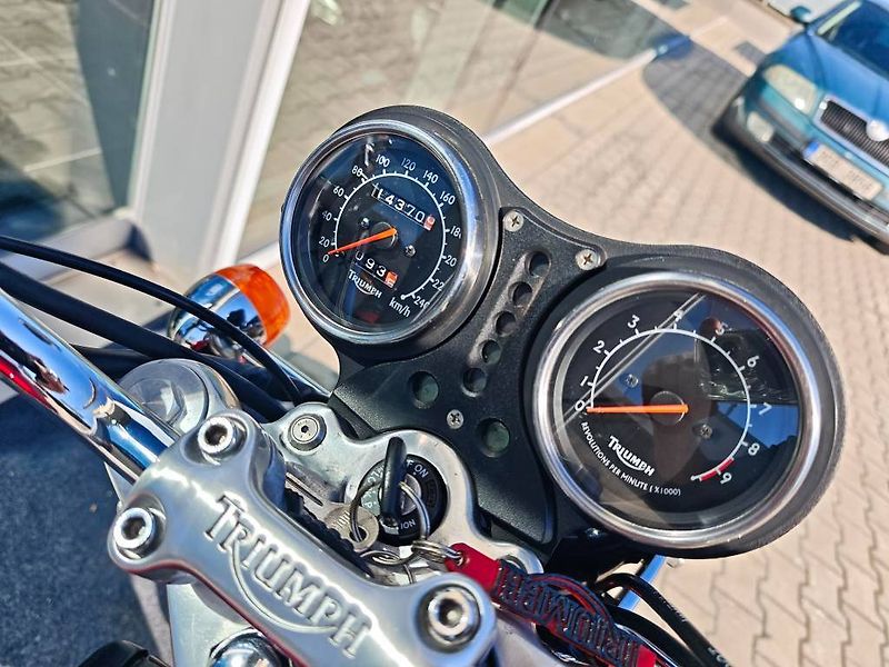 Triumph Legend TT (2001) - fotka 10 z 19