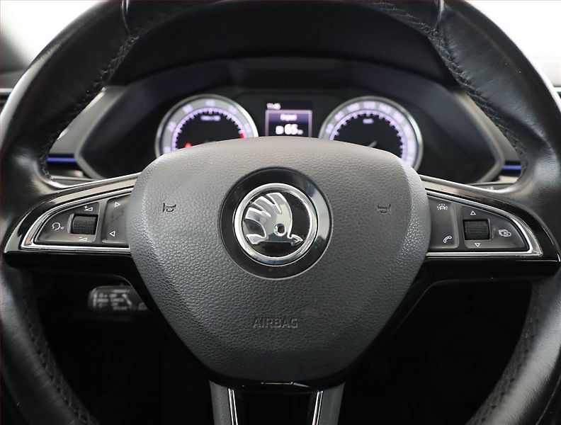 Škoda Superb (2017) Laurin&Klement 1.8 TSI, Kůže - fotka 8 z 21