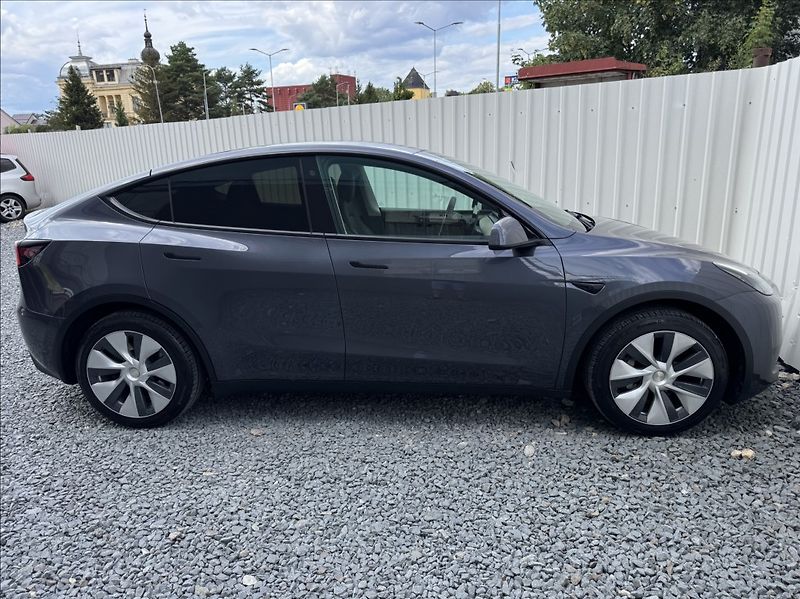 Tesla Model Y 0,0 RWD SoH 94% - fotka 15 z 50