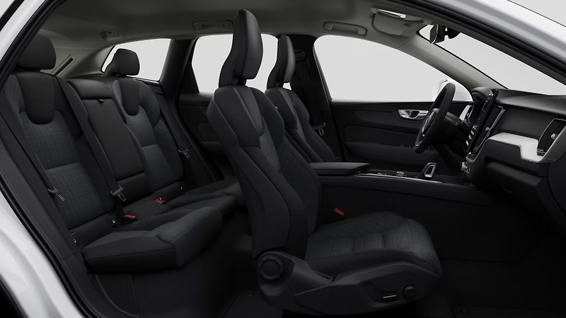 Volvo XC60 (2026) B5 AWD AUT ESSENTIAL - fotka 4 z 14