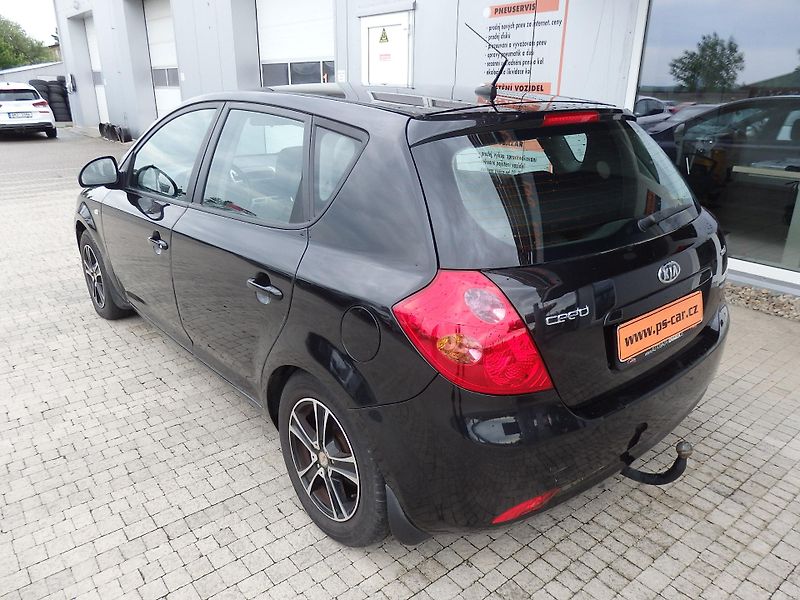 Kia Ceed 1.6 CRDI 10x AIRBAG, ZÁVĚS - fotka 5 z 16