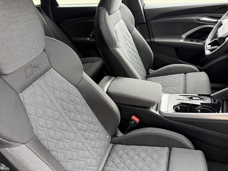 Audi Q5 (2026) TFSI 150kW 4X4 S-LINE R20 3D!! - fotka 34 z 61