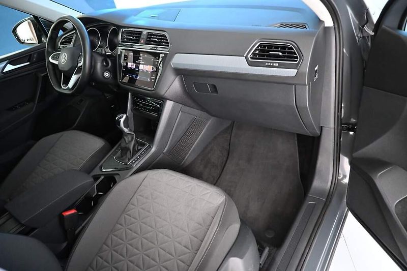 Volkswagen Tiguan (2023) 2.0 Matrix LED Tažné Kamera AC - fotka 10 z 38