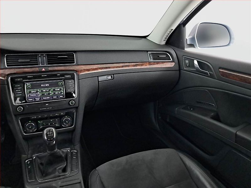 Škoda Superb (2011) Ambition 2.0 TDI, 4X4, Kůže - fotka 8 z 22